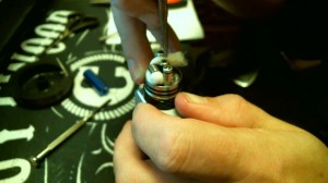 How To Rebuild The Dark Horse RDA Image16 wick thru legs and tuck