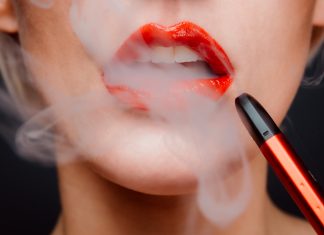 woman disposable vape