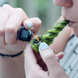 Smoking Hemp Buds in a Way That Works for You